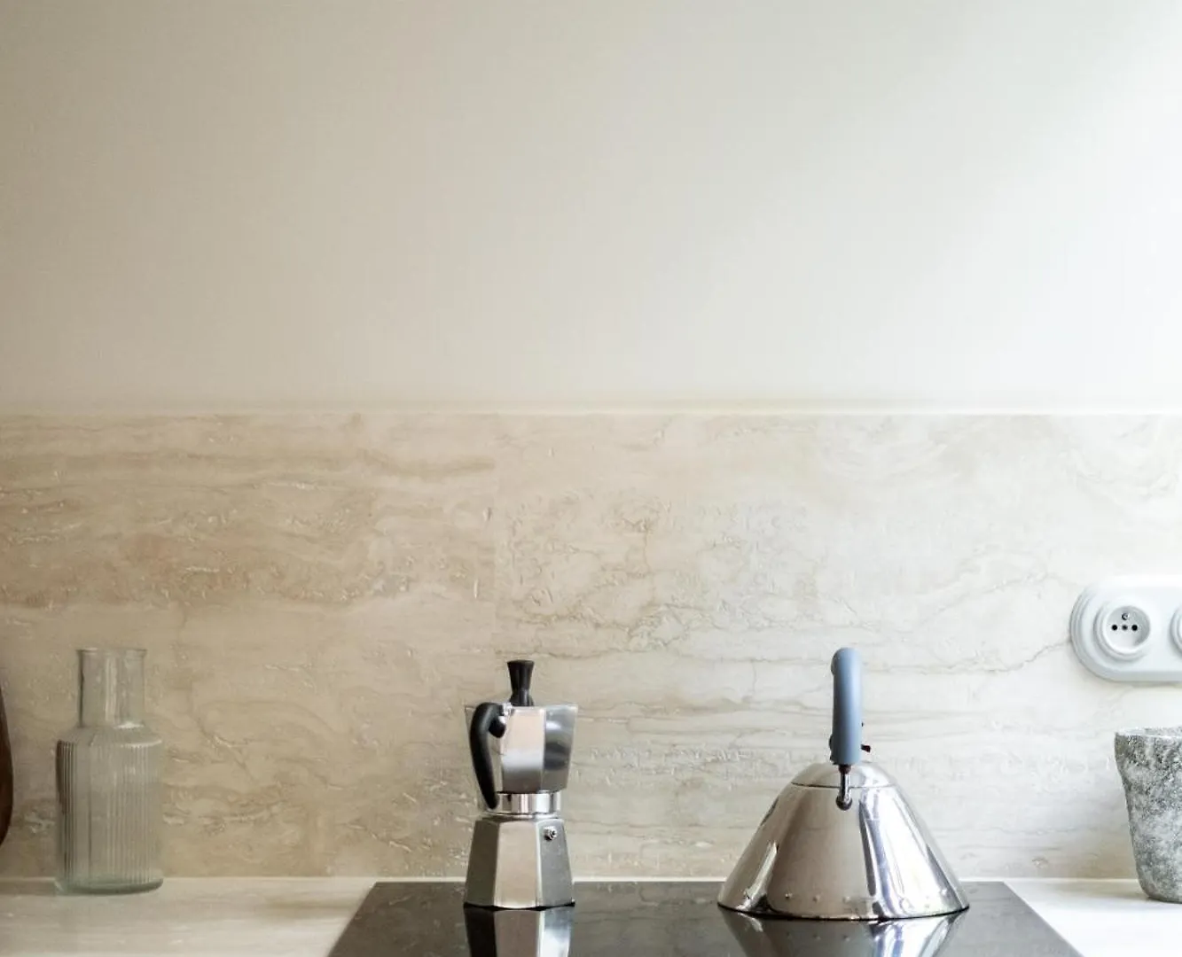 Veeve - Soaring Ceilings, Wondrous Windows Apartment Paris