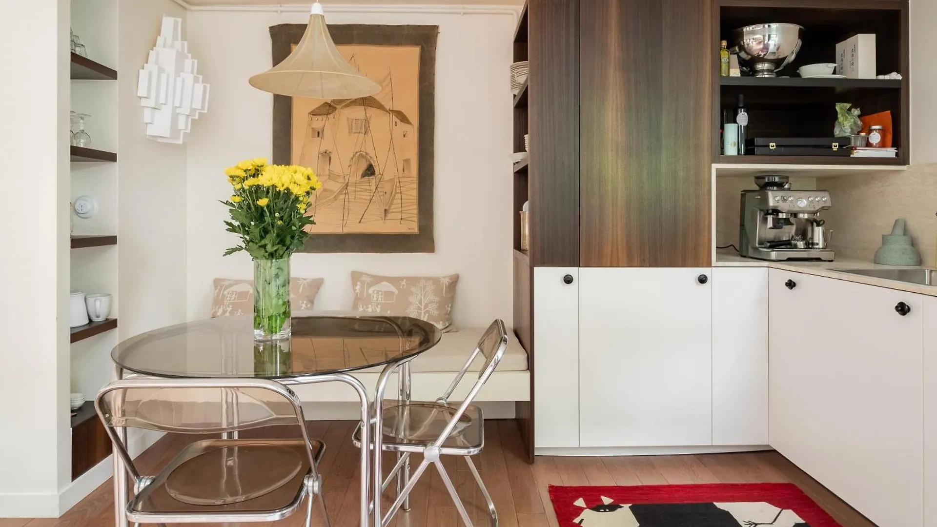 Veeve - Soaring Ceilings, Wondrous Windows Apartment Paris