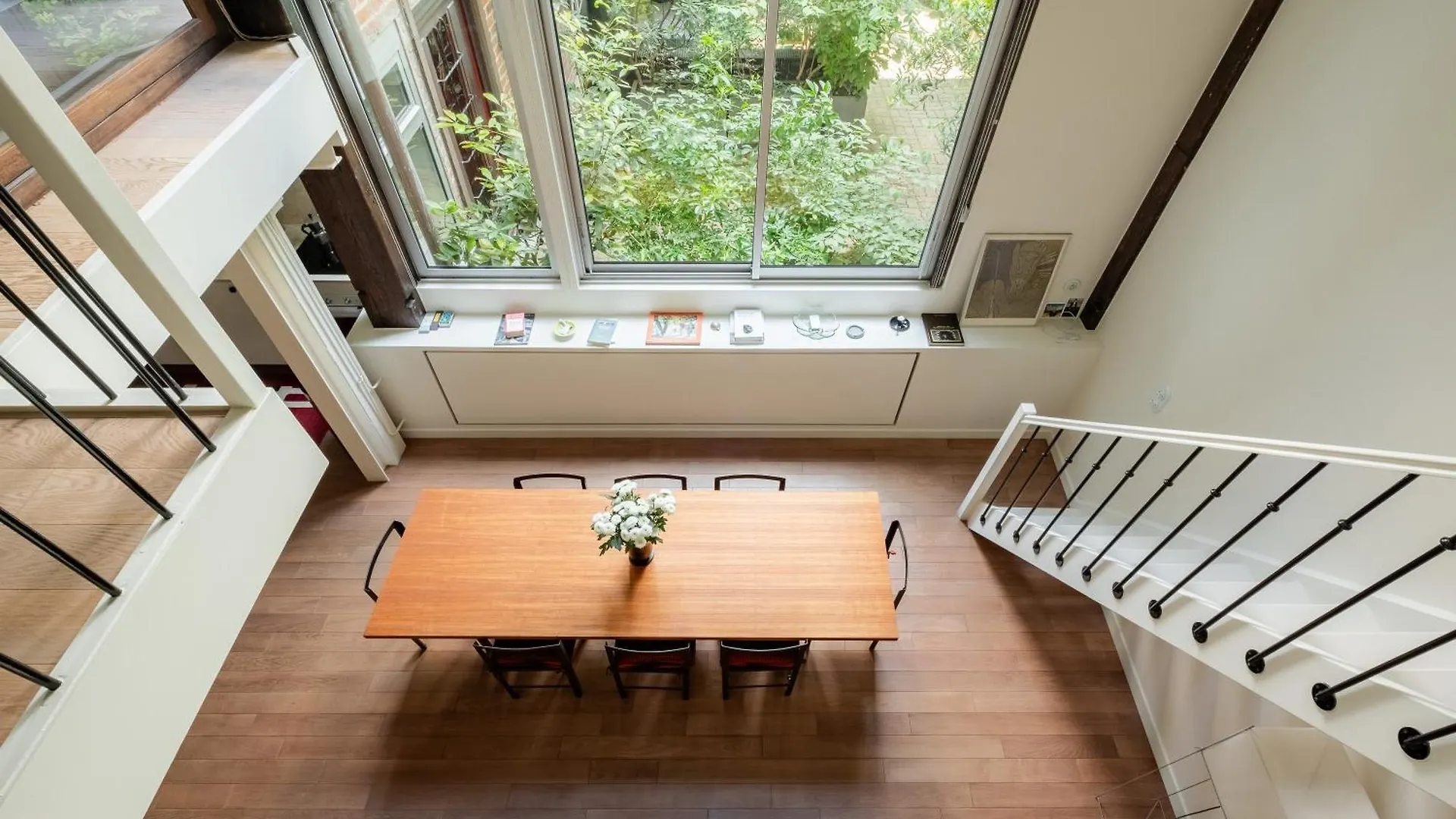 Veeve - Soaring Ceilings, Wondrous Windows Apartment Paris 0*,  France