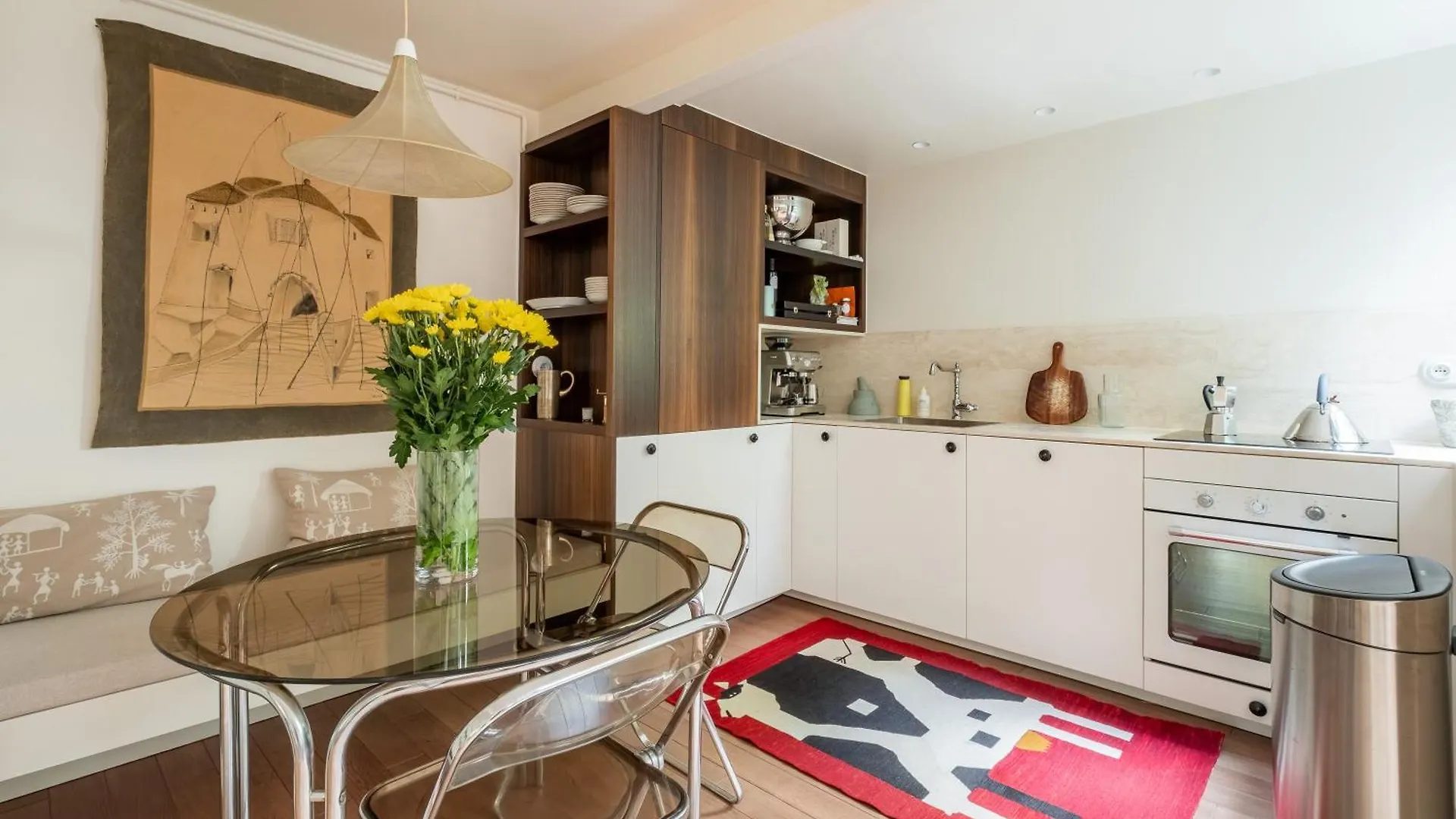 Veeve - Soaring Ceilings, Wondrous Windows Apartment Paris