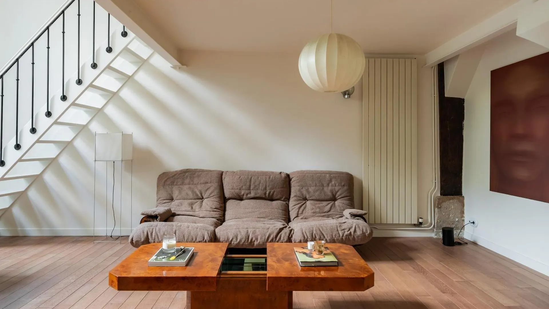 Veeve - Soaring Ceilings, Wondrous Windows Apartment Paris