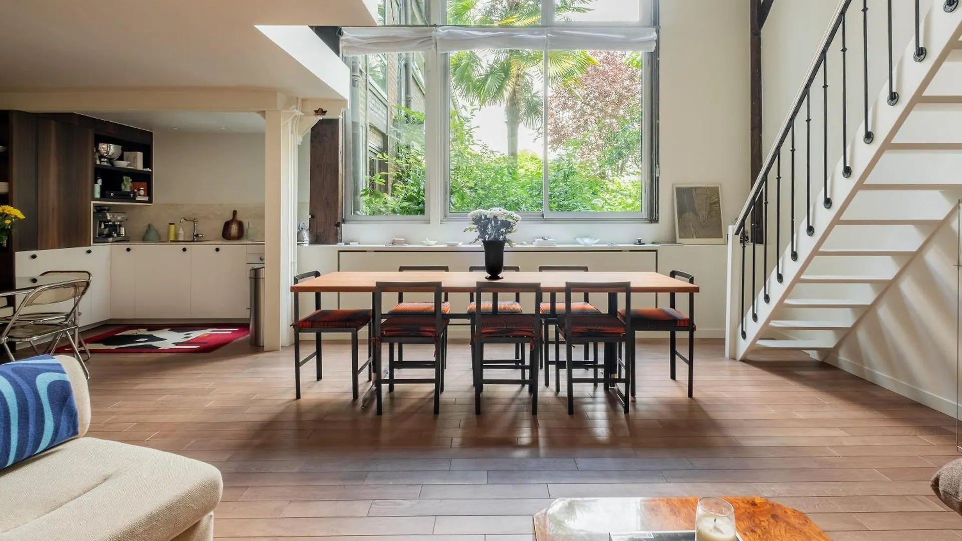 Veeve - Soaring Ceilings, Wondrous Windows Apartment Paris